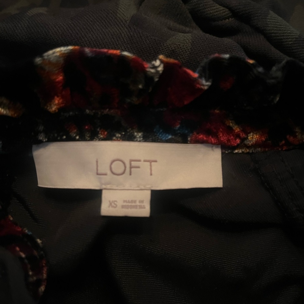 Loft Ruffle Neck Velvet-like top - Picture 4 of 4